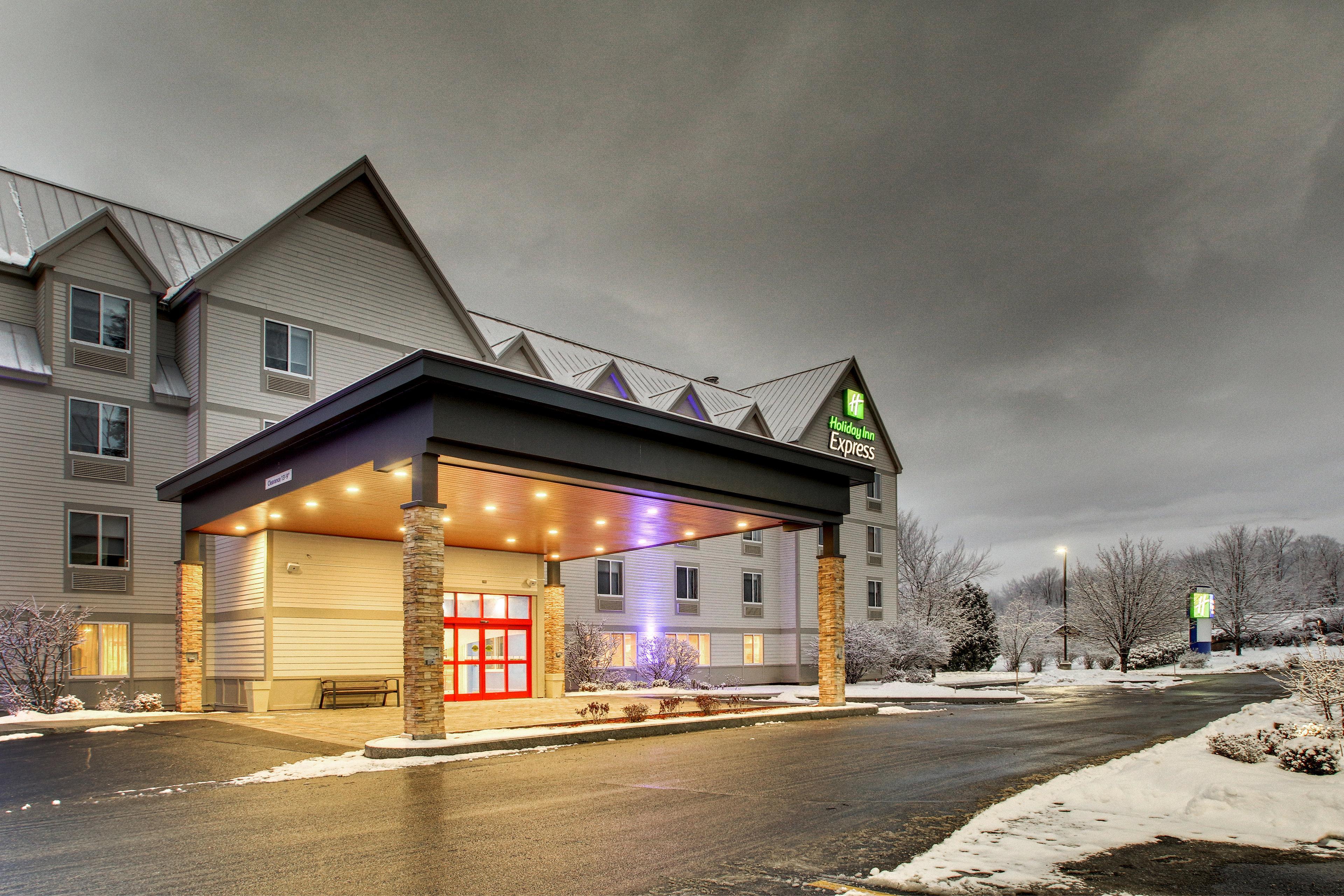 Holiday Inn Express & Suites - Lincoln East - White Mountains By Ihg Exterior foto