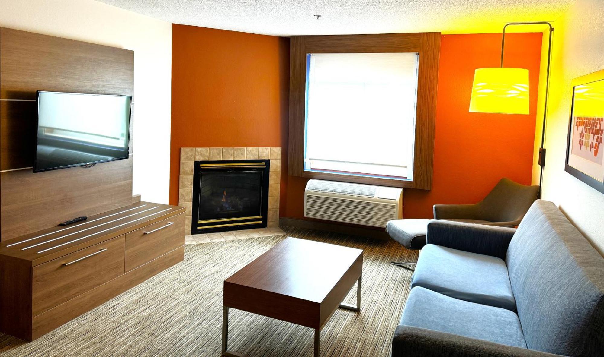 Holiday Inn Express & Suites - Lincoln East - White Mountains By Ihg Exterior foto
